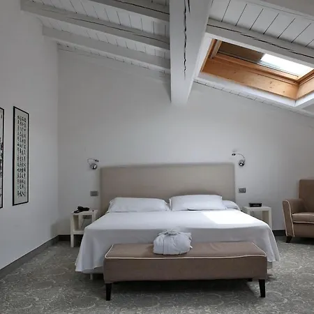 Otel Accademia 4*