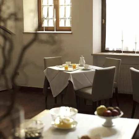 Accademia 4*